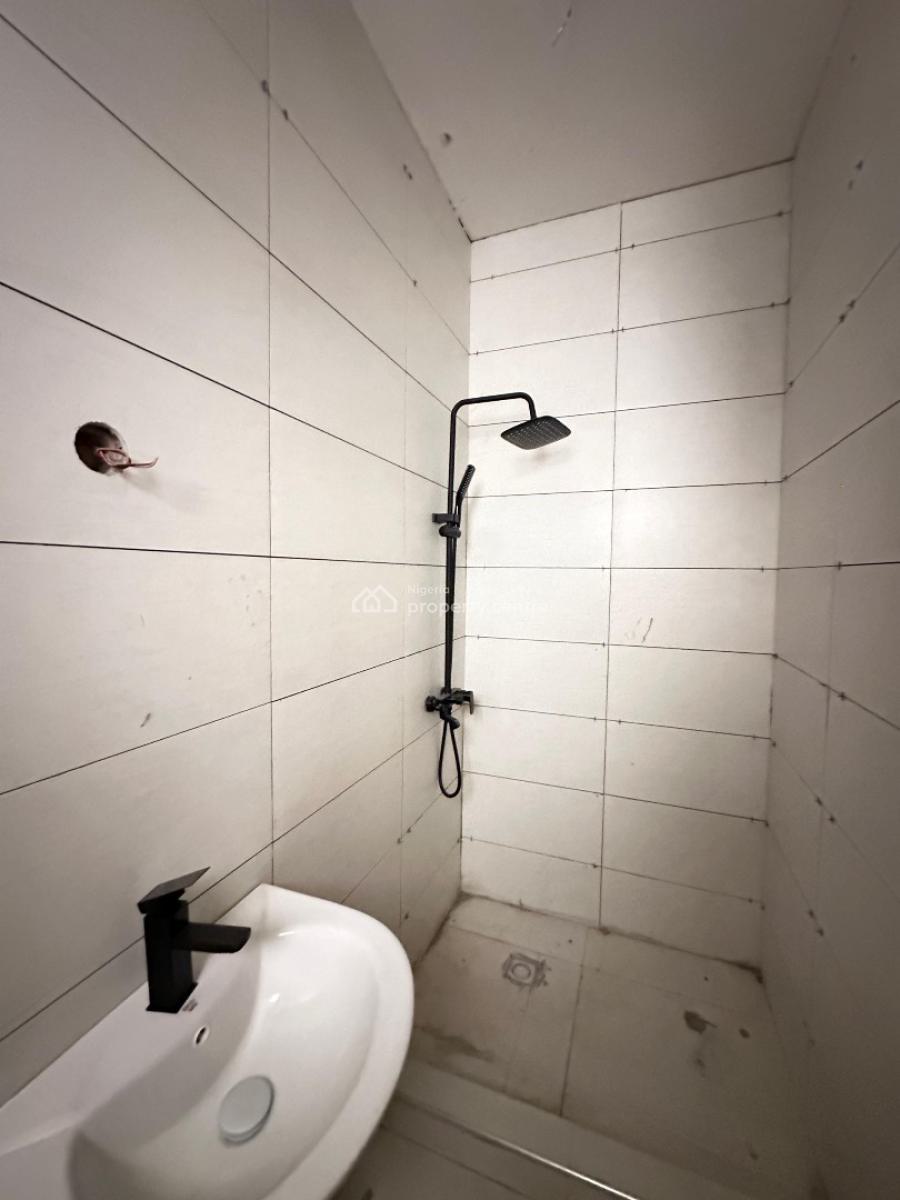 Spacious 2 Bedroom Apartment with  Bq, Pool, Elevator and Gym., Lekki Phase 1, Lekki, Lagos, Flat / Apartment for Sale