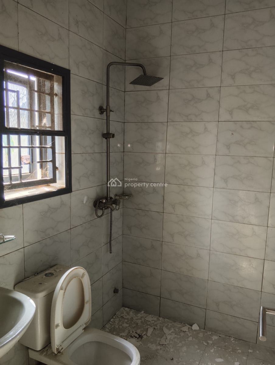 Renovated 3 Bedrooms Flat, Alaja Amodou Shola Street, Durumi, Abuja, Flat / Apartment for Rent