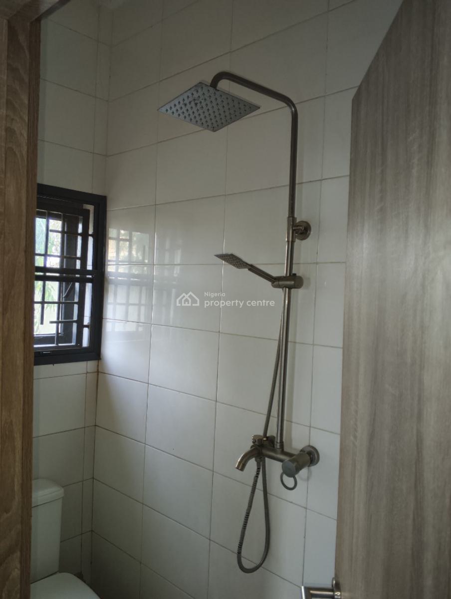 Renovated 3 Bedrooms Flat, Alaja Amodou Shola Street, Durumi, Abuja, Flat / Apartment for Rent