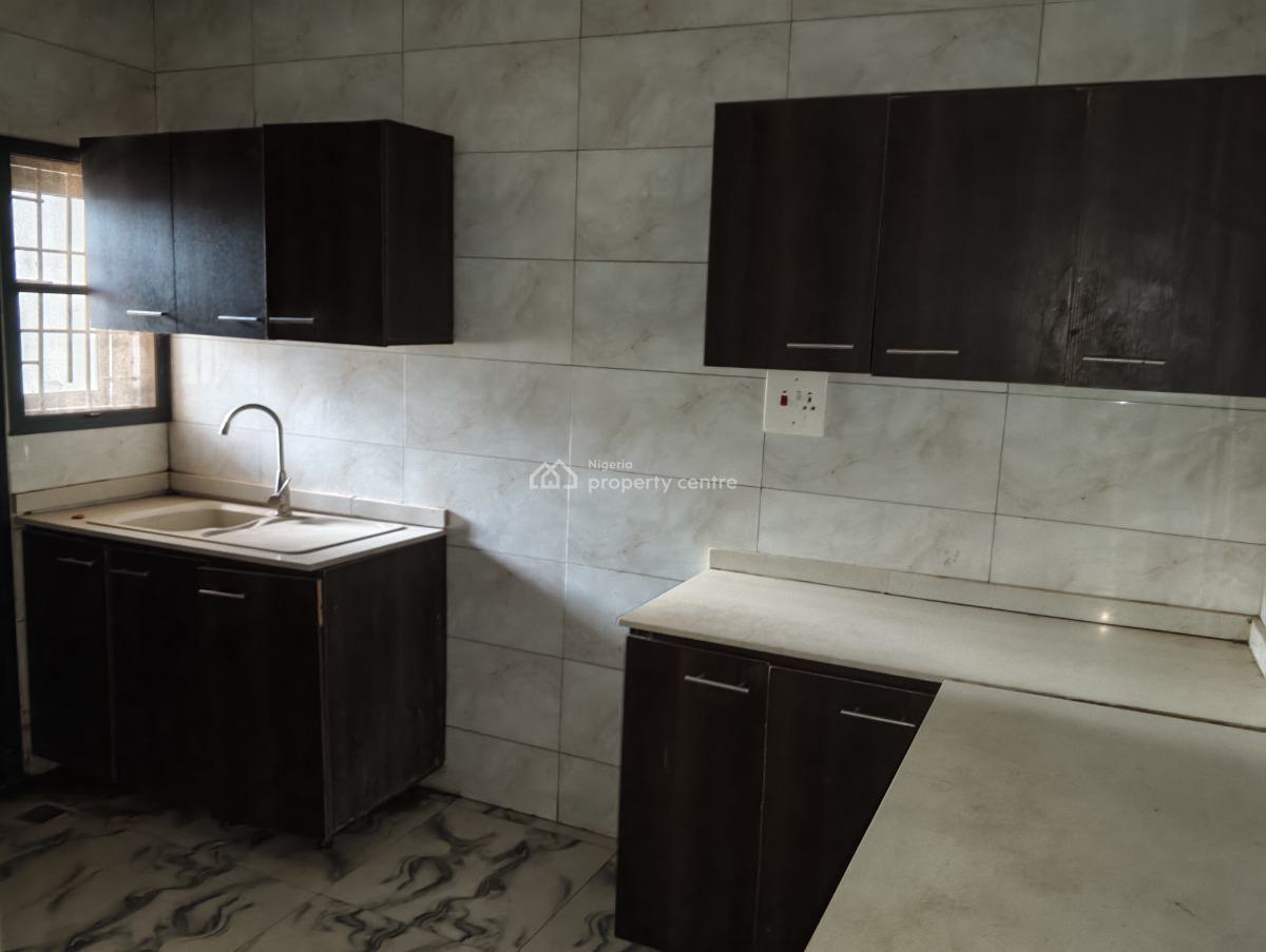 Renovated 3 Bedrooms Flat, Alaja Amodou Shola Street, Durumi, Abuja, Flat / Apartment for Rent