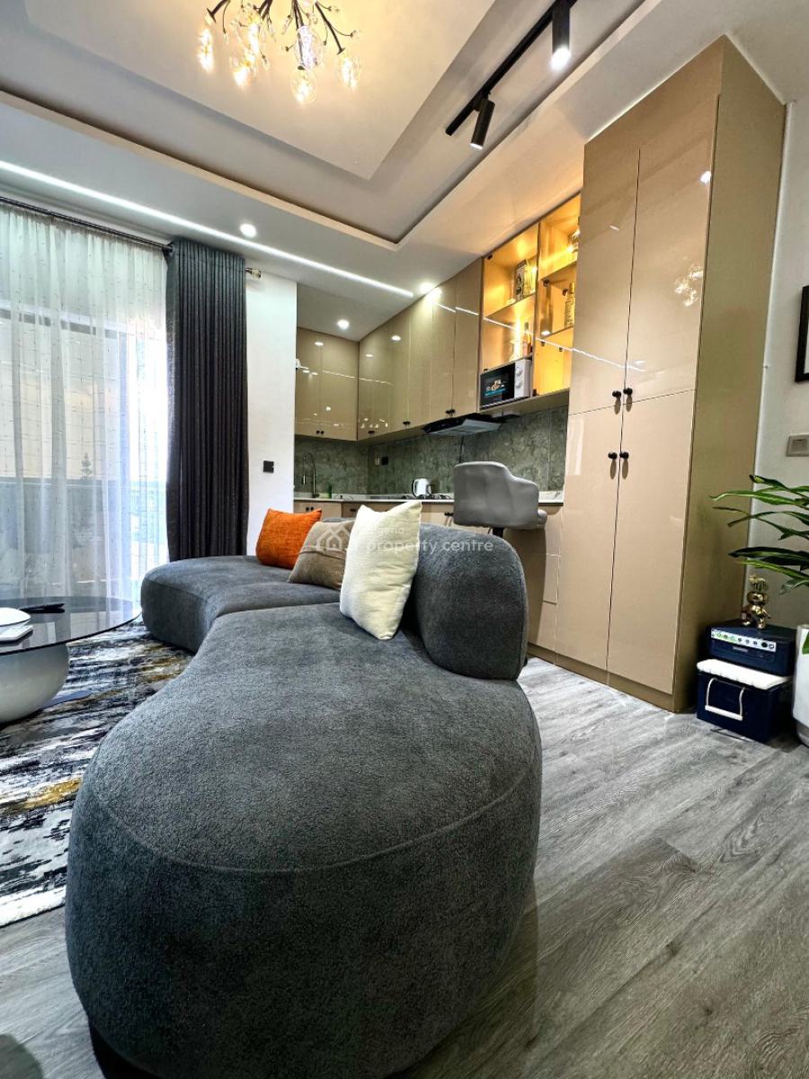 1 Bedrooms Apartment with Pool, Full Mirror and Ps5, Lekki Phase 1, Lekki, Lagos, Flat / Apartment Short Let