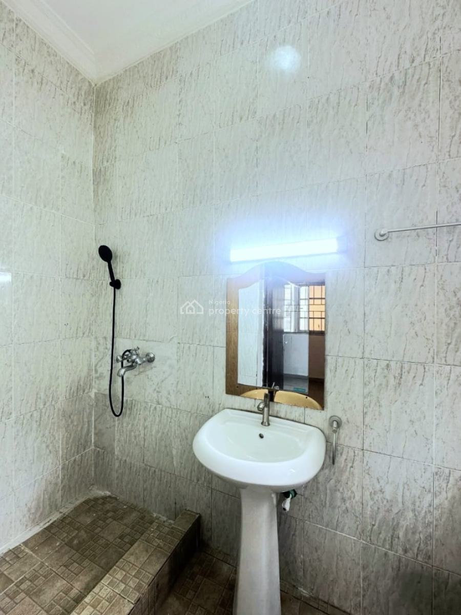 Spacious 2-bedroom Apartment, Lekki Phase 1, Lekki, Lagos, Flat / Apartment for Rent