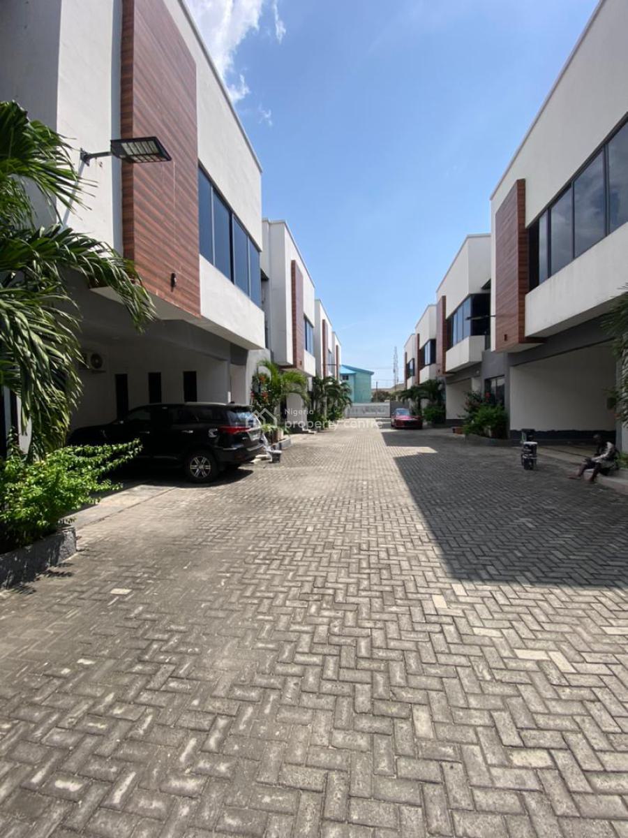 4 Bedroom Terrace Duplex with Bq, Osapa, Lekki, Lagos, Terraced Duplex for Rent