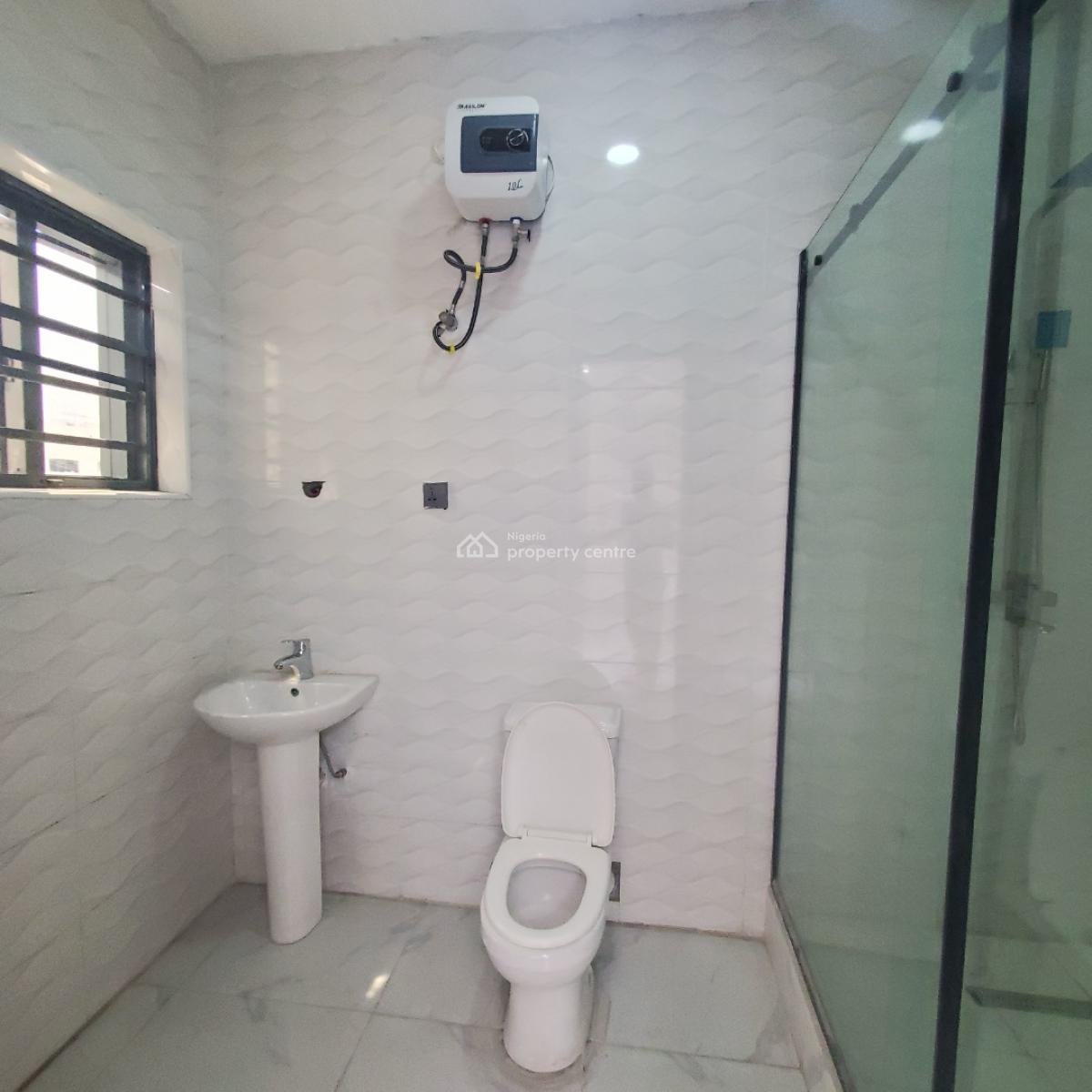 Lovely 4bedroom Terrace Duplex with  a Gym,bq,pool in a Secured Estate, Chevron, Lekki, Lagos, House for Sale