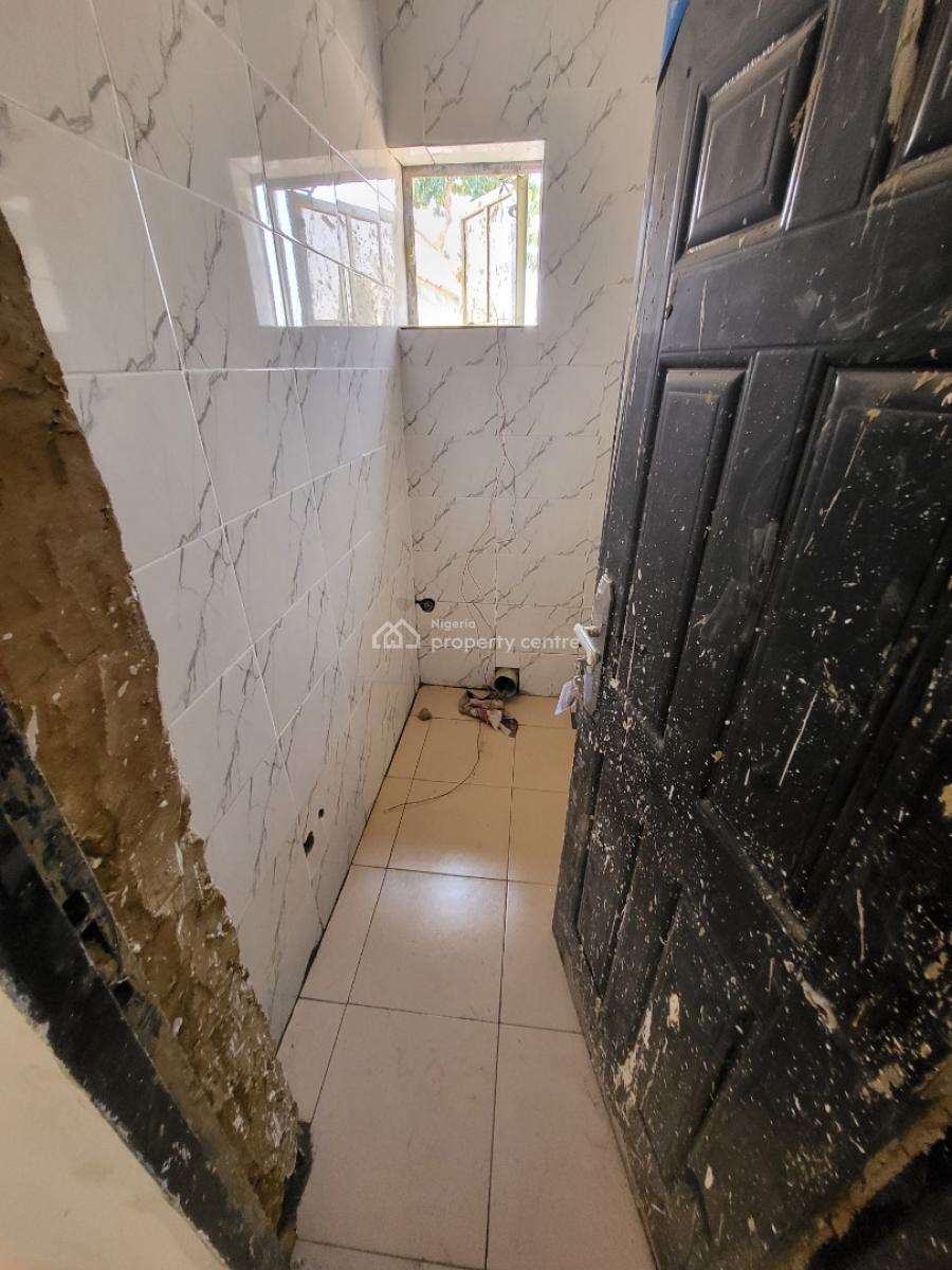 a Nicely Built 2 Bedroom, City College By Mtn Mast, Karu, Abuja, Flat / Apartment for Rent