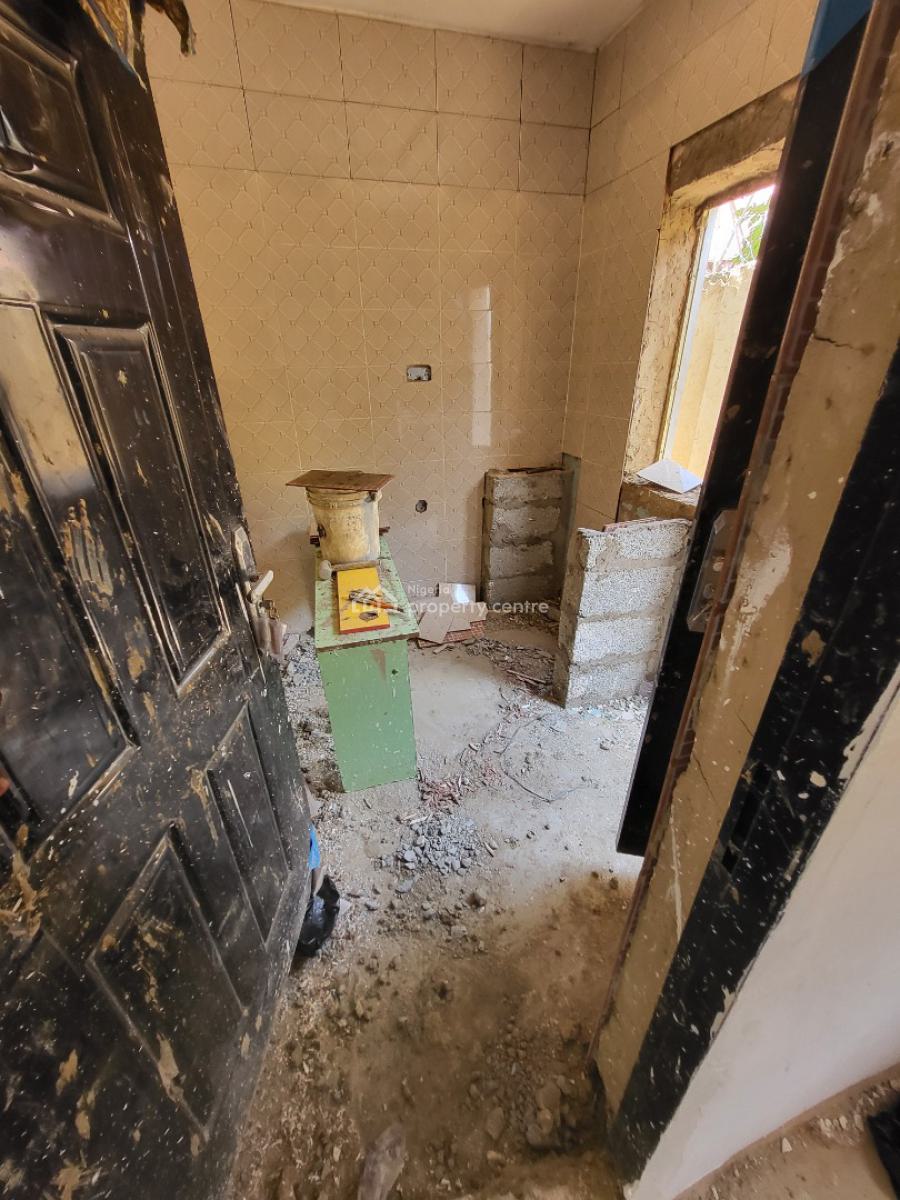 a Nicely Built 2 Bedroom, City College By Mtn Mast, Karu, Abuja, Flat / Apartment for Rent