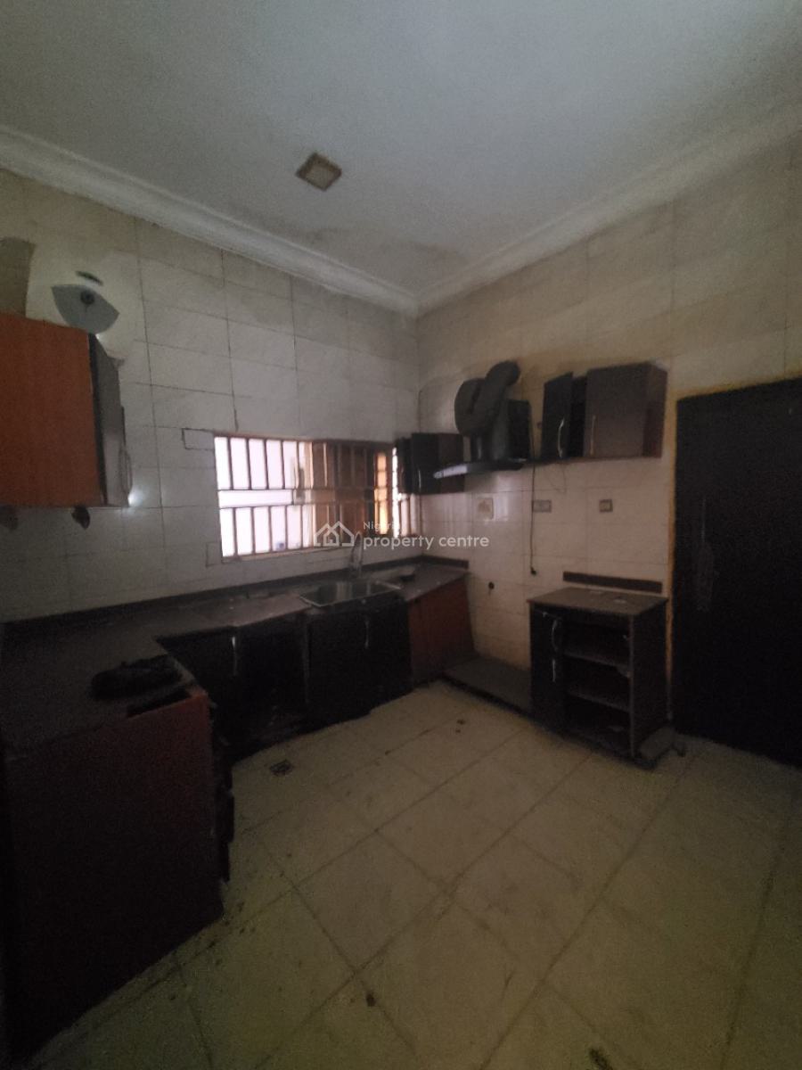 Massive 3 Bedroom Flat on The Ground Floor, By American International School, Durumi, Abuja, Flat / Apartment for Rent