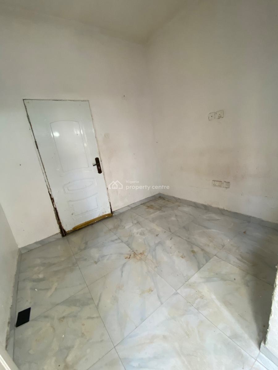 Spacious Bq Available, Osapa, Lekki, Lagos, Flat / Apartment for Rent