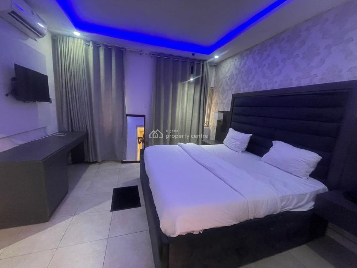 Fully Service 2 Bedroom, Admiralty Road, Lekki, Lagos, Flat / Apartment for Rent