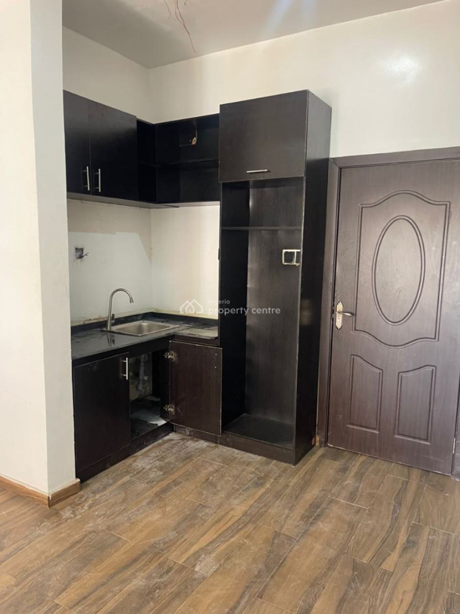 Spacious Studio Apartment Upstairs, Osapa, Lekki, Lagos, Flat / Apartment for Rent