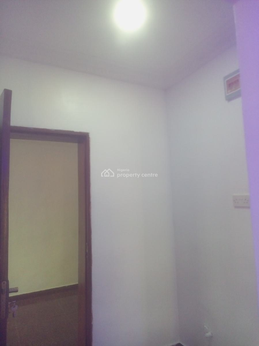Sharp Mini Flat, Bucknor Estate, Isolo, Lagos, Mini Flat (room and Parlour) for Rent