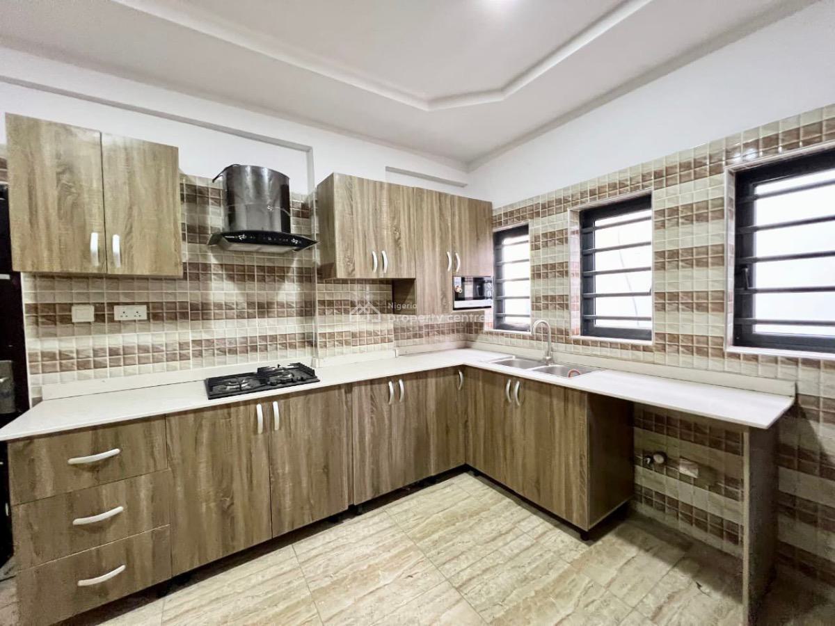 Spacious 3 Bedroom Apartment All Rooms En Suite with Bq, Lekki Phase 1, Lekki, Lagos, Block of Flats for Sale