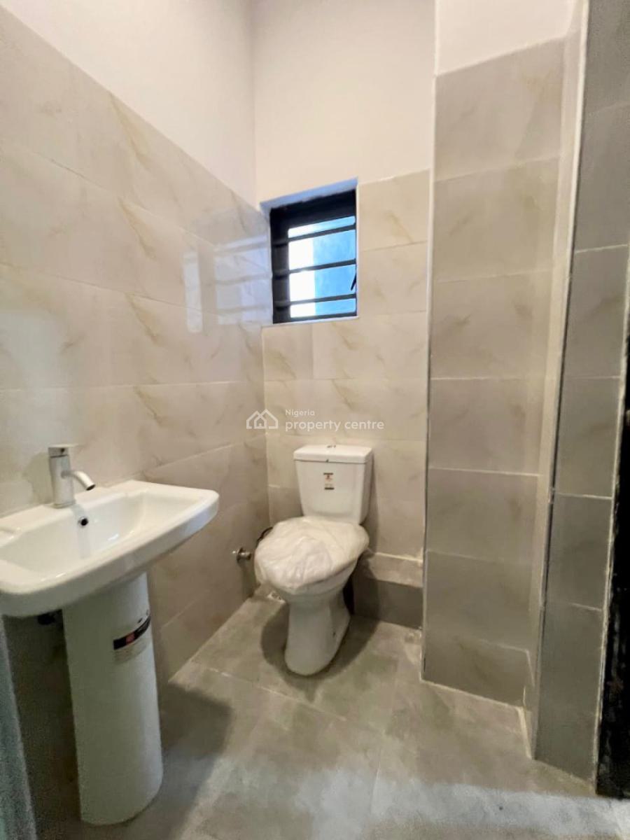 Spacious 3 Bedroom Apartment All Rooms En Suite with Bq, Lekki Phase 1, Lekki, Lagos, Block of Flats for Sale