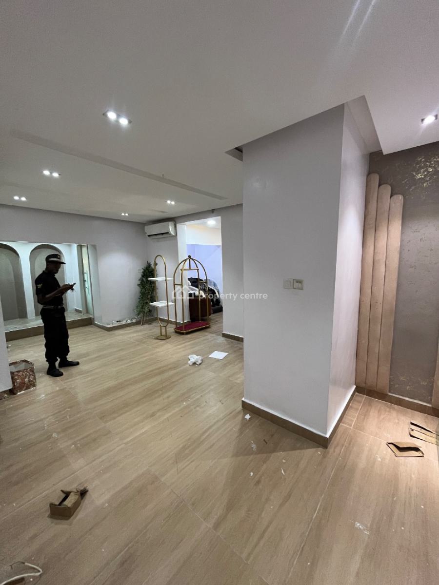 Shop Space Available in a Very Busy Road in Lekki Phase 1, Lekki Phase 1, Lekki, Lagos, Shop for Rent