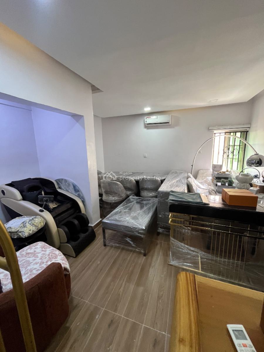 Shop Space Available in a Very Busy Road in Lekki Phase 1, Lekki Phase 1, Lekki, Lagos, Shop for Rent