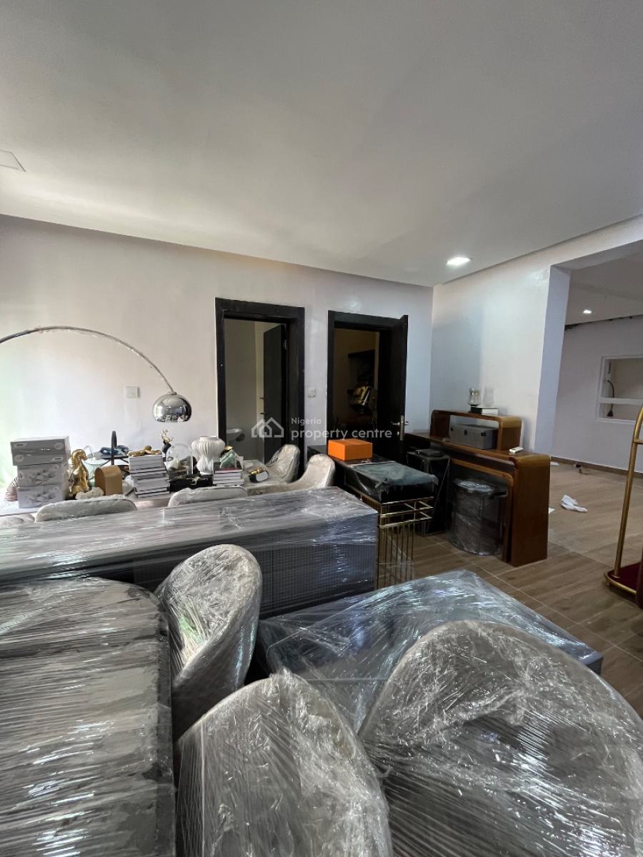 Shop Space Available in a Very Busy Road in Lekki Phase 1, Lekki Phase 1, Lekki, Lagos, Shop for Rent