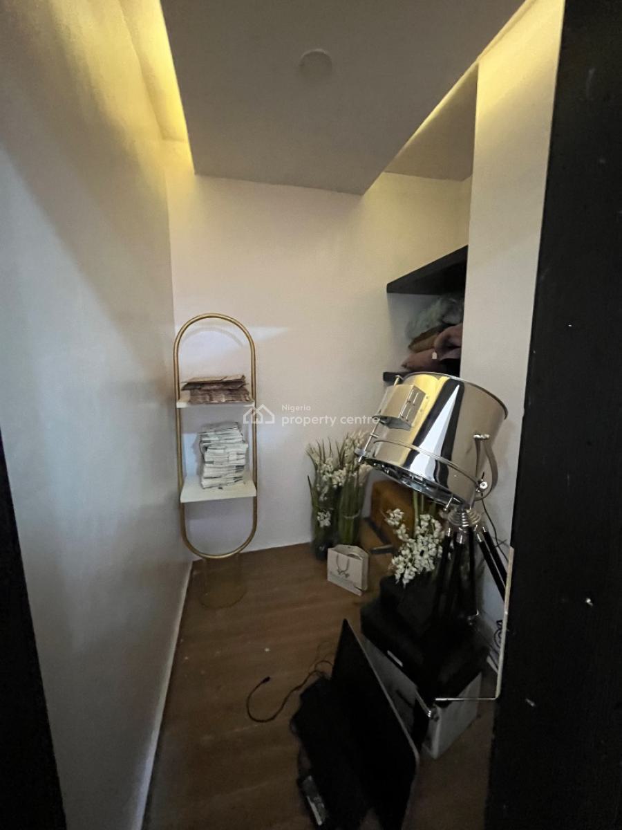 Shop Space Available in a Very Busy Road in Lekki Phase 1, Lekki Phase 1, Lekki, Lagos, Shop for Rent