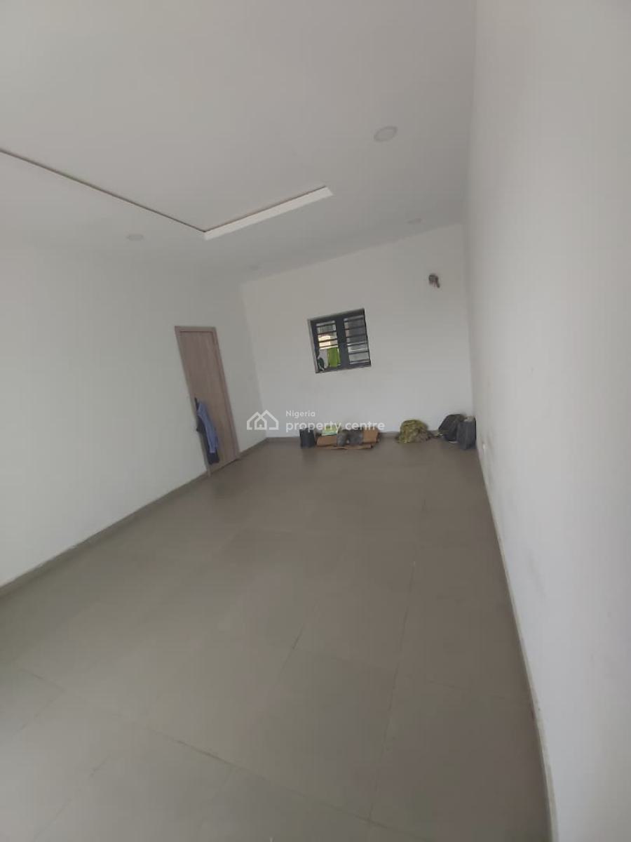 Exquisite Spacious Shop, Applewood Mall, Orchid, Lekki Phase 2, Lekki, Lagos, Shop for Rent