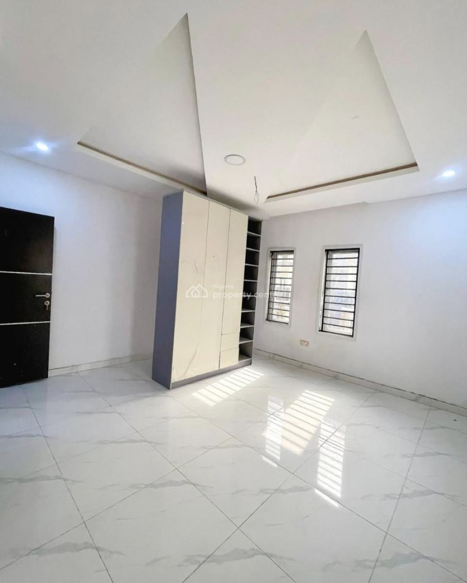 Newly Built and Serviced with 24/7 Power Supply 2 Bedroom En-suite Fla, Lekki Phase 1, Lekki, Lagos, Flat / Apartment for Rent