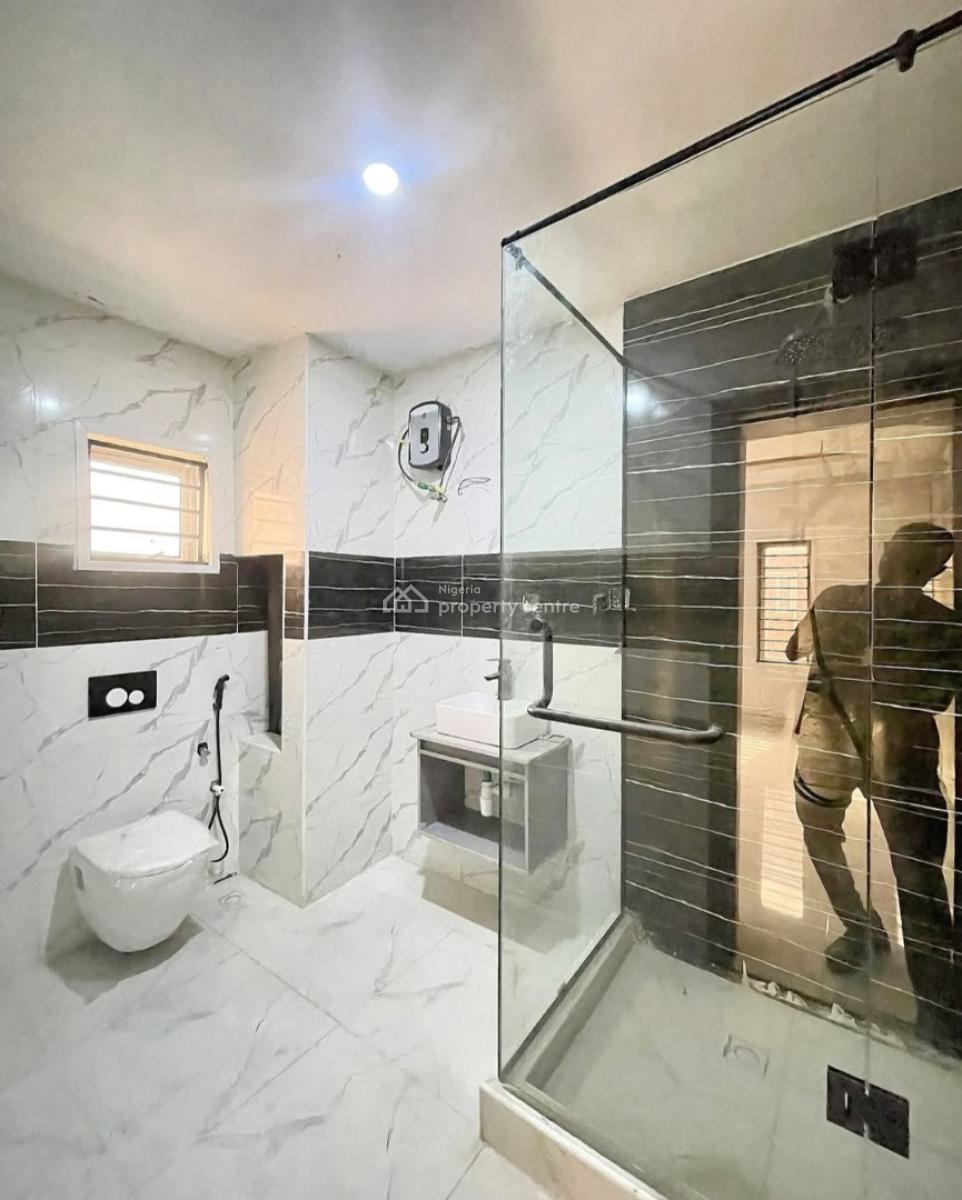 Newly Built and Serviced with 24/7 Power Supply 2 Bedroom En-suite Fla, Lekki Phase 1, Lekki, Lagos, Flat / Apartment for Rent