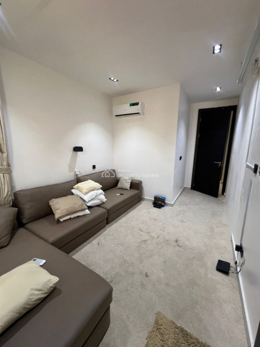 a Classic Furnished 3bedroom Penthouse, in The Heart of Lekki Phase1, Lekki Phase 1, Lekki, Lagos, Block of Flats for Sale