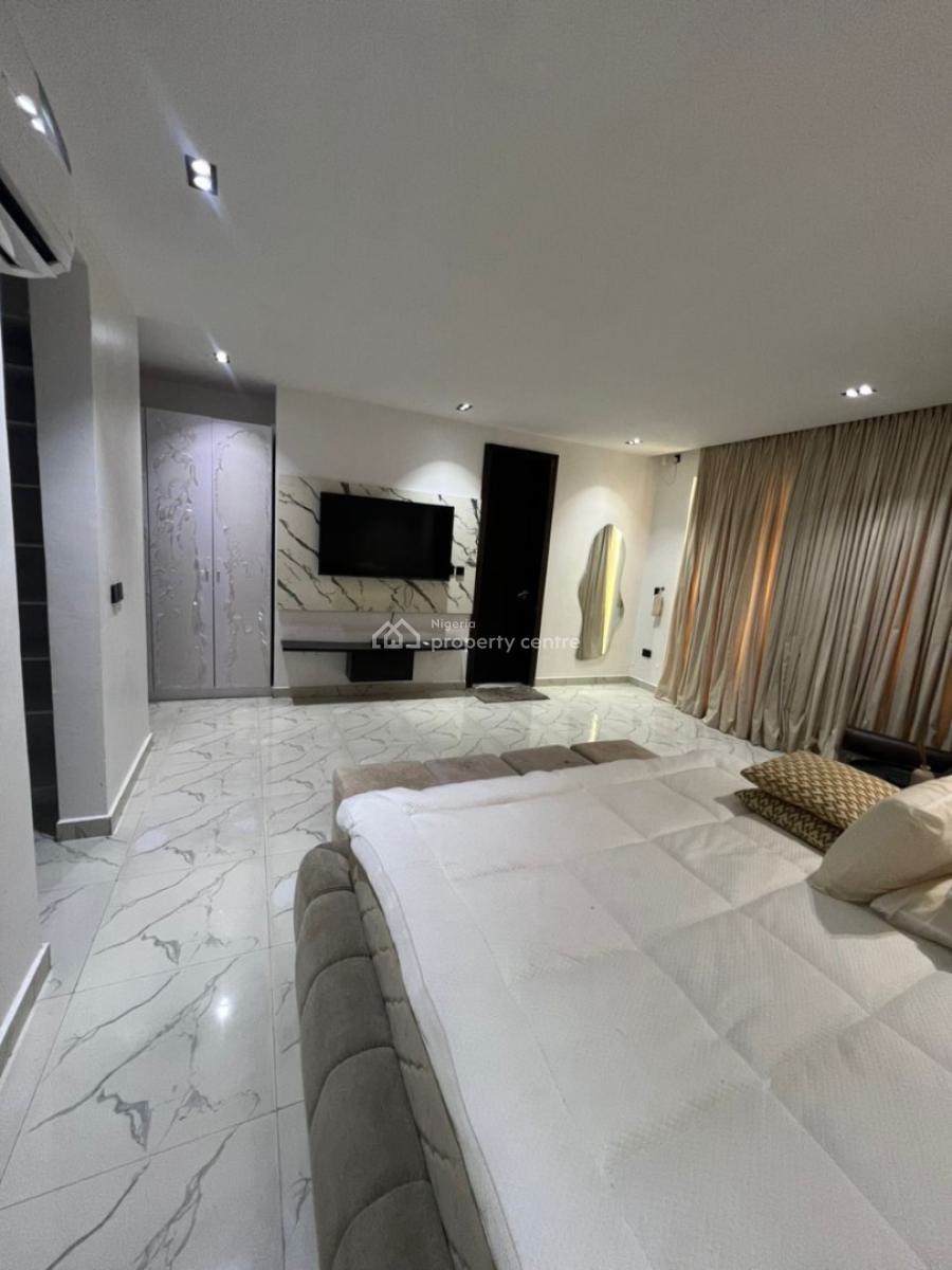 a Classic Furnished 3bedroom Penthouse, in The Heart of Lekki Phase1, Lekki Phase 1, Lekki, Lagos, Block of Flats for Sale