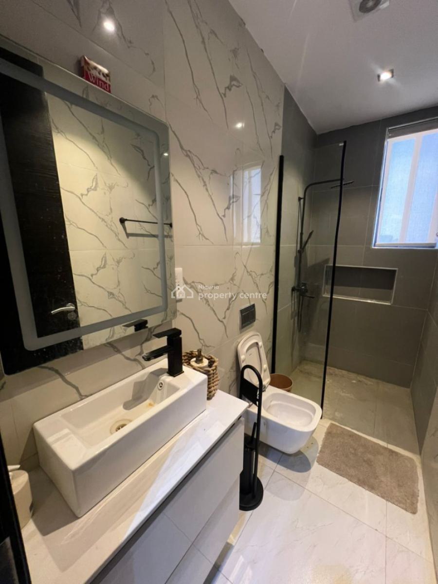 a Classic Furnished 3bedroom Penthouse, in The Heart of Lekki Phase1, Lekki Phase 1, Lekki, Lagos, Block of Flats for Sale