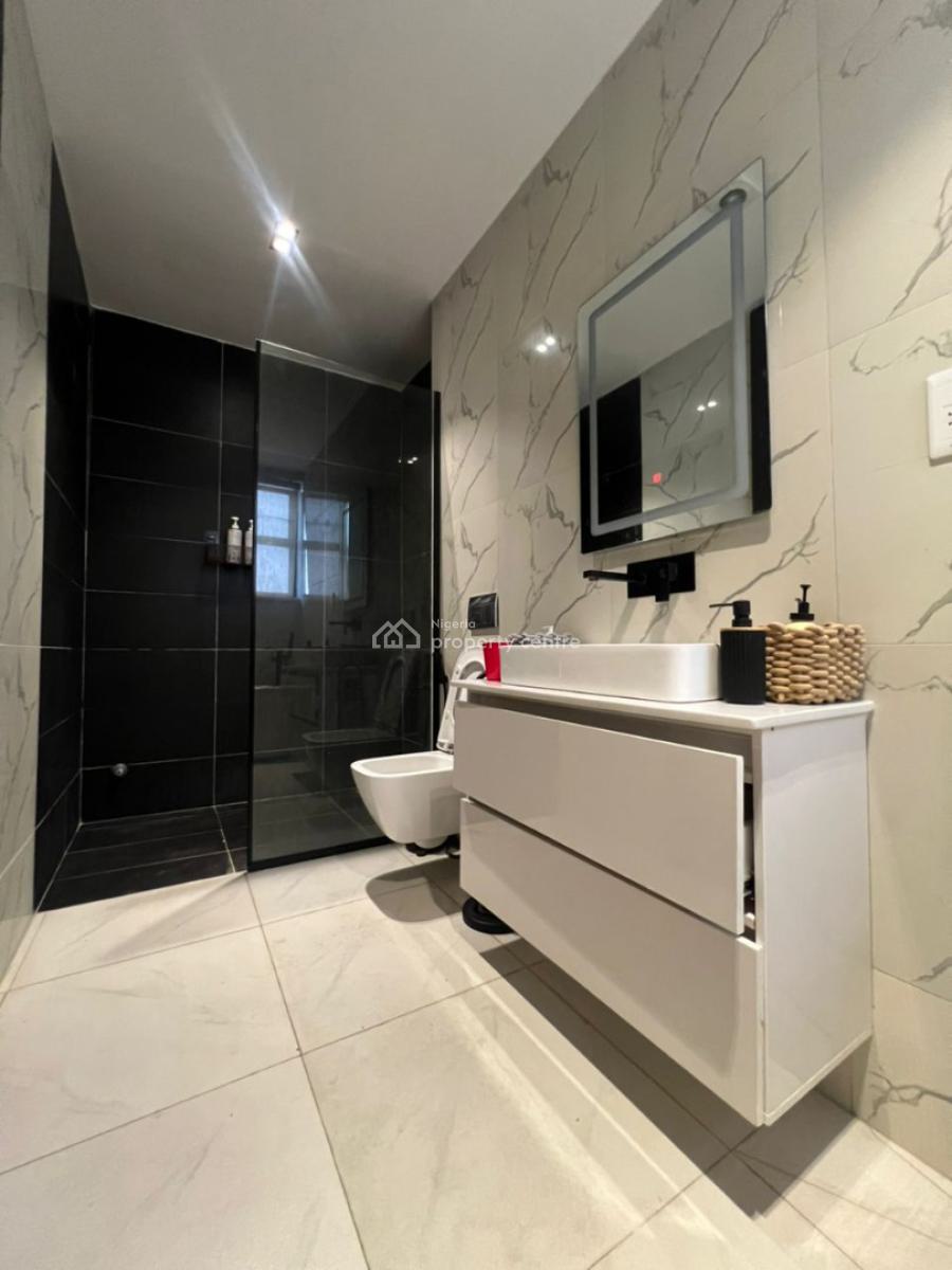 a Classic Furnished 3bedroom Penthouse, in The Heart of Lekki Phase1, Lekki Phase 1, Lekki, Lagos, Block of Flats for Sale