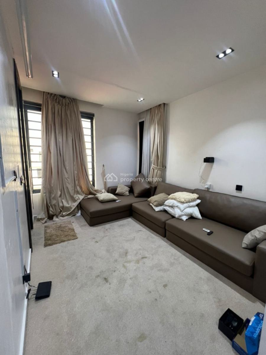 a Classic Furnished 3bedroom Penthouse, in The Heart of Lekki Phase1, Lekki Phase 1, Lekki, Lagos, Block of Flats for Sale