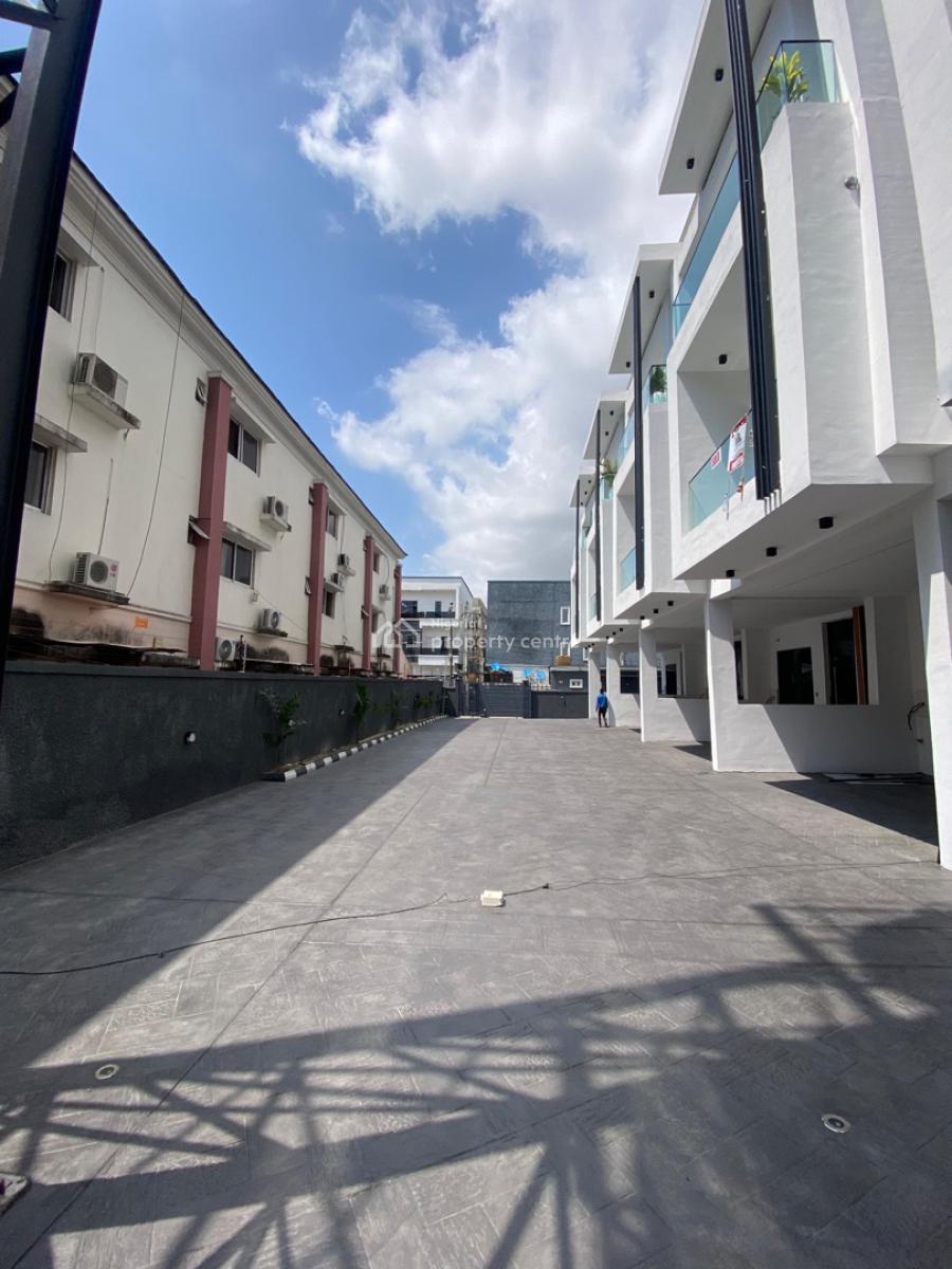 5 Bedroom Terrace Duplex with Bq and Pool, Osapa, Lekki, Lagos, Terraced Duplex for Sale