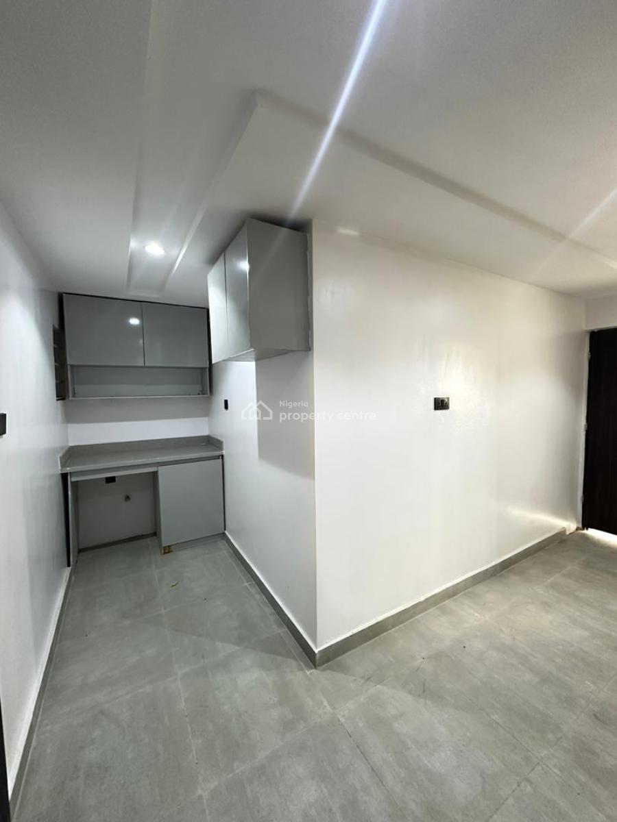 Standard Luxury Spacious 3 Bedroom Apartment, Lekki Phase 1, Lekki, Lagos, Flat / Apartment for Sale