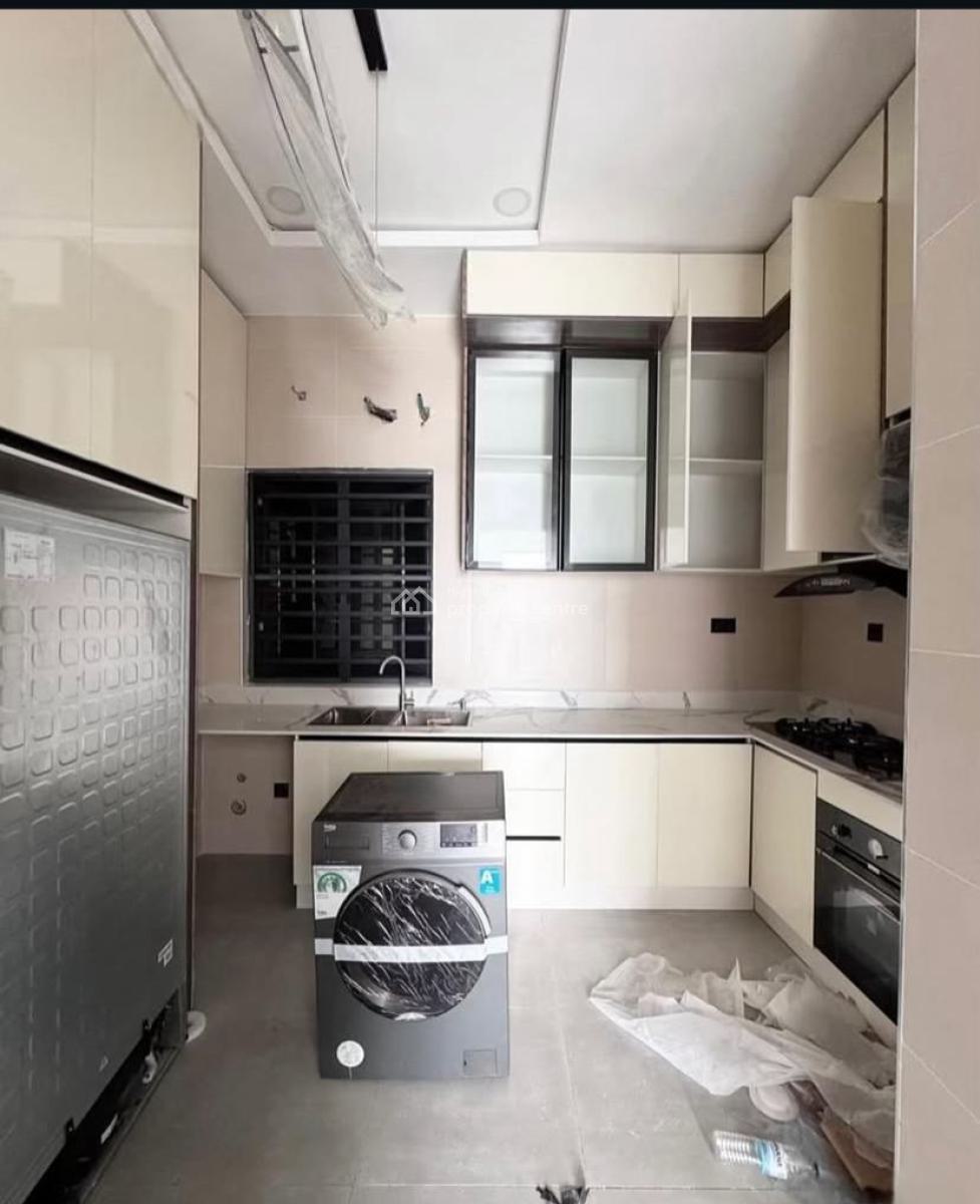 3 Bedroom Apartment with Swimming Pool, Lekki Phase 1, Lekki, Lagos, Flat / Apartment for Rent