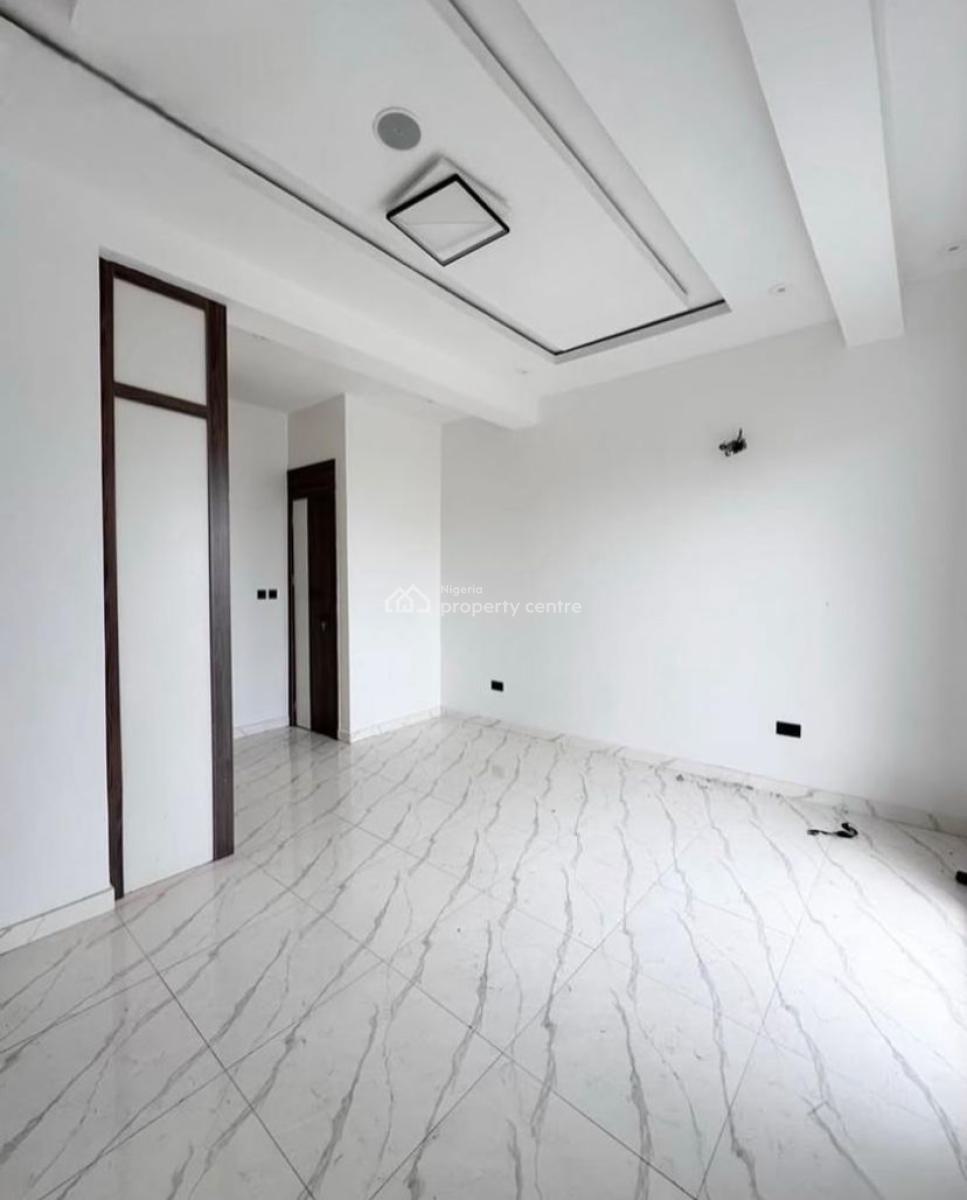 3 Bedroom Apartment with Swimming Pool, Lekki Phase 1, Lekki, Lagos, Flat / Apartment for Rent