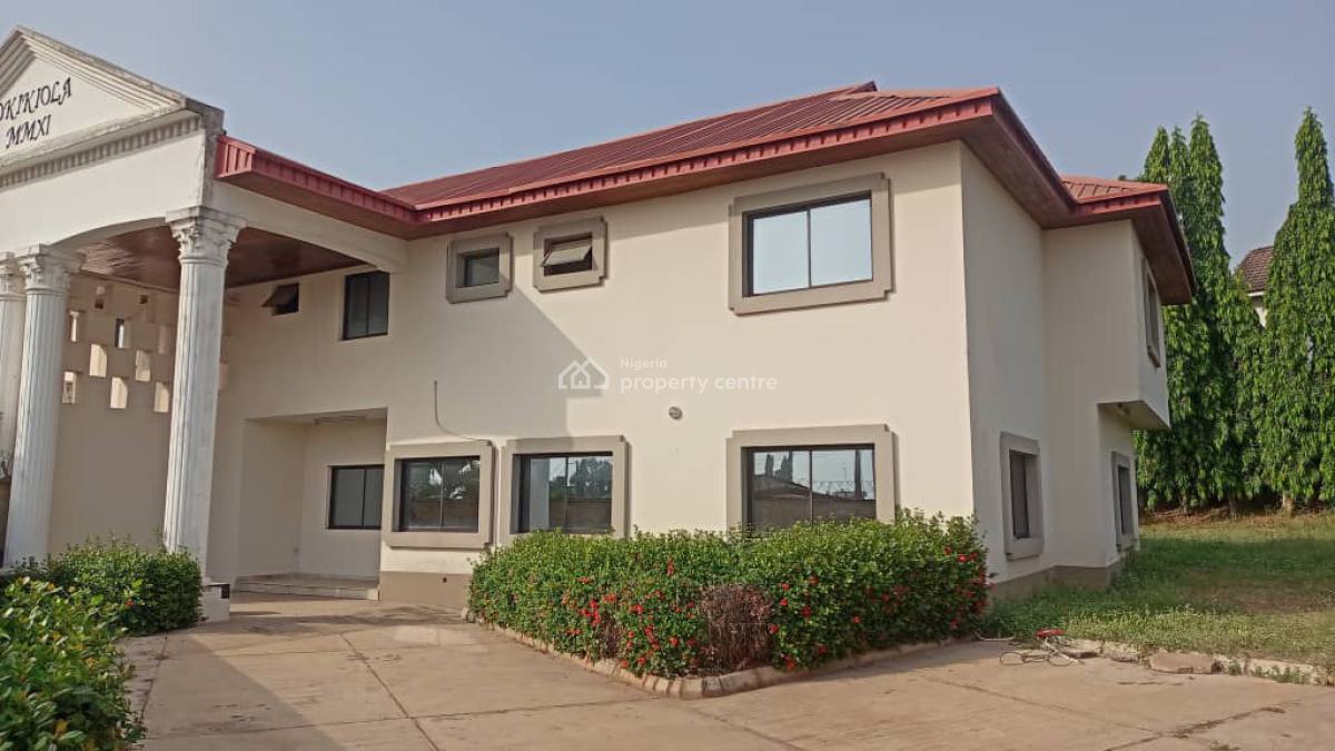 4bedroom Duplex with Bqs in a Big Fully Detached (self Compound, Iyaganku Gra, Ibadan, Oyo, Flat / Apartment for Rent