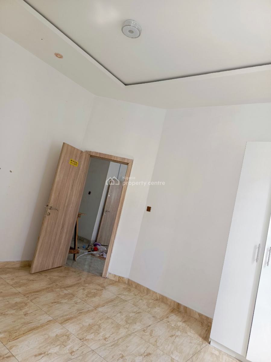 Spacious Single Room Upstairs with, Orchid Road By The Roundabout, Lekki, Lagos, Flat / Apartment for Rent