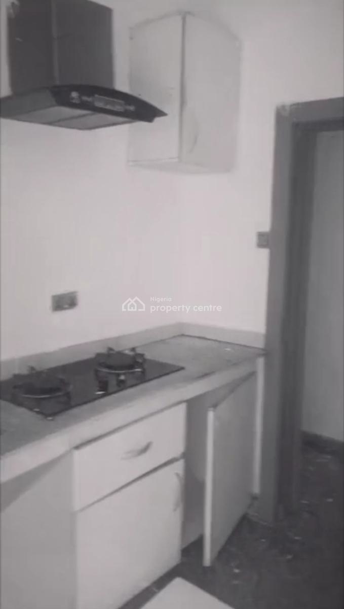 Sharp 2 Bedroom Apartment Upstairs, Orchid Road, Lekki, Lekki, Lagos, Flat / Apartment for Rent