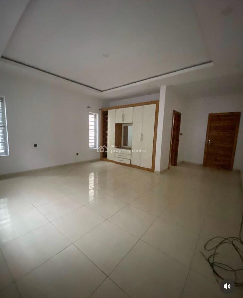 Well Spacious Masters Bedroom Upstairs, Osapa London, Lekki, Lagos, Flat / Apartment for Rent