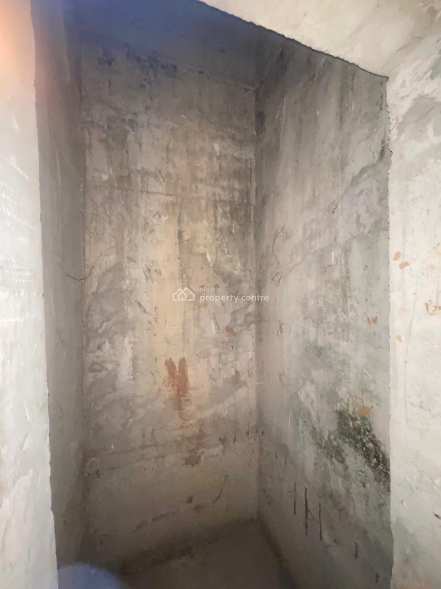 Contemporary 3 Bedroom Penthouse + Store Room with Range of Features, Contemporary 3 Bedroom Penthouse + Store Room with Range of Features, Yaba, Lagos, House for Sale