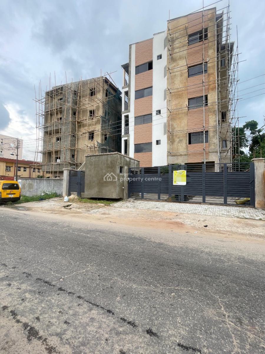 Contemporary 3 Bedroom Penthouse + Store Room with Range of Features, Contemporary 3 Bedroom Penthouse + Store Room with Range of Features, Yaba, Lagos, House for Sale