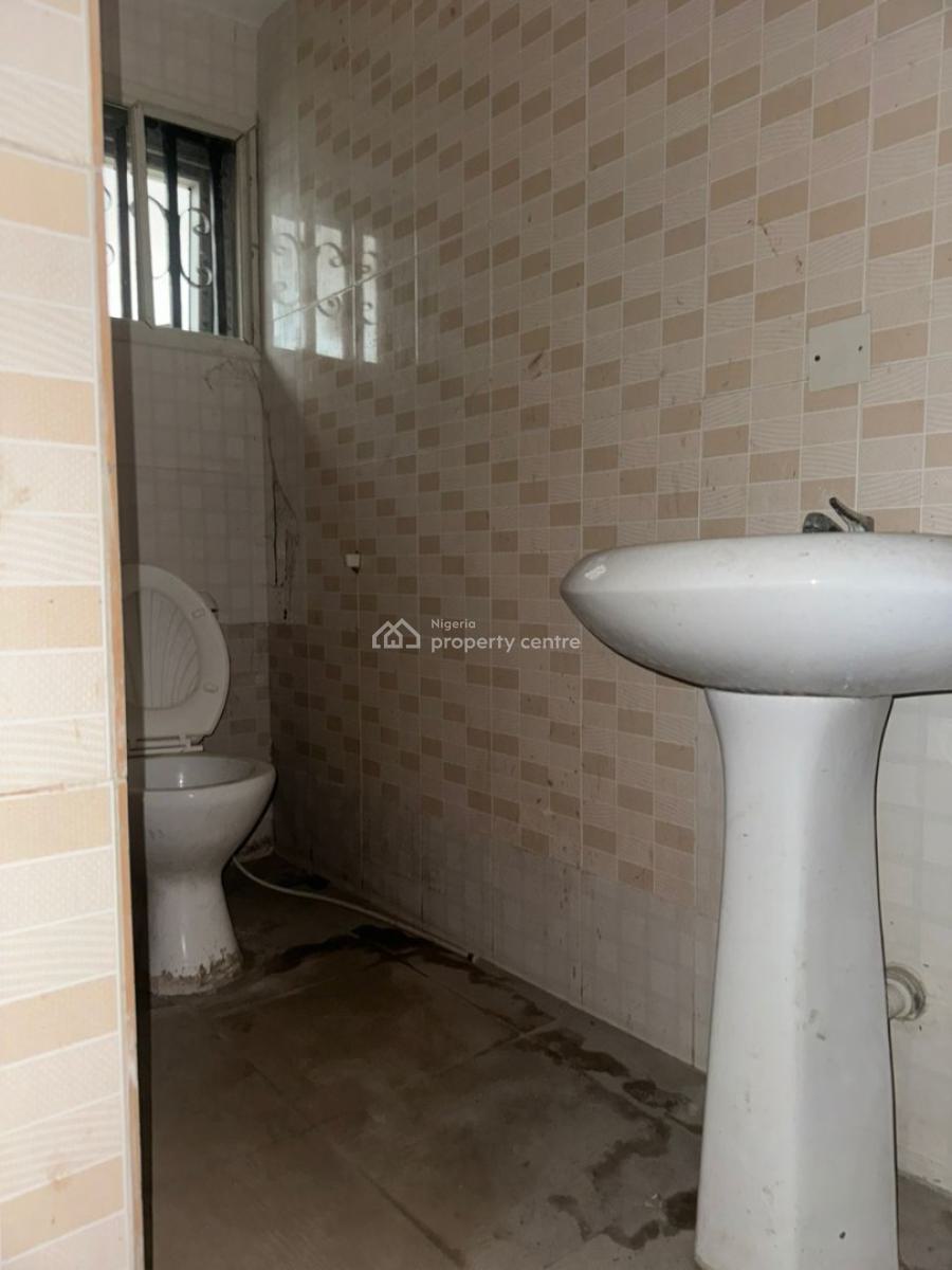 Spacious 3 Bedroom Flat in Serene and Secured Location, Chevron Drive, Lekki, Lekki, Lagos, Flat / Apartment for Rent