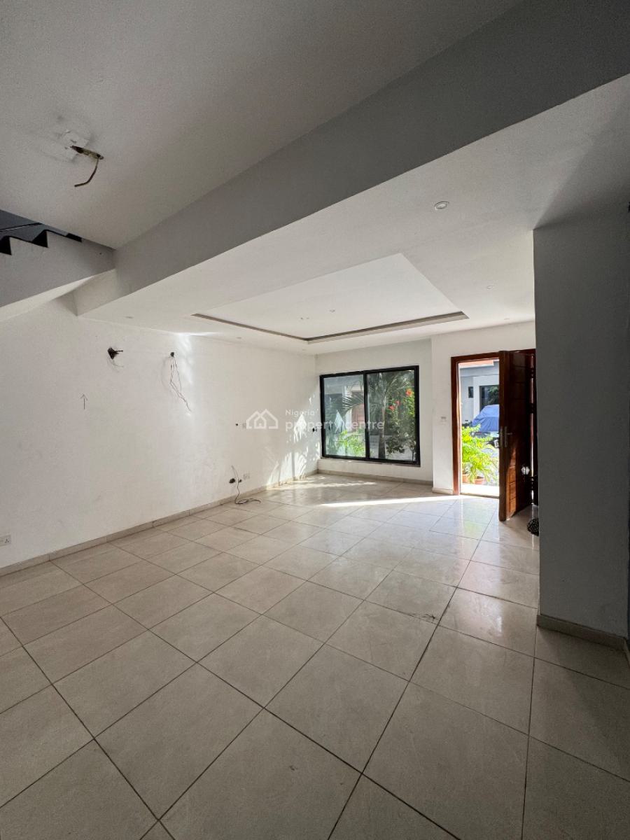 𝐌𝐀𝐈𝐍𝐓𝐀𝐈𝐍𝐄𝐃 4 𝐁𝐄𝐃𝐑𝐎𝐎𝐌 𝐓𝐄𝐑𝐑𝐀𝐂𝐄 𝐃𝐔𝐏𝐋𝐄𝐗, Osapa, Lekki, Osapa, Lekki, Lagos, Terraced Duplex for Rent