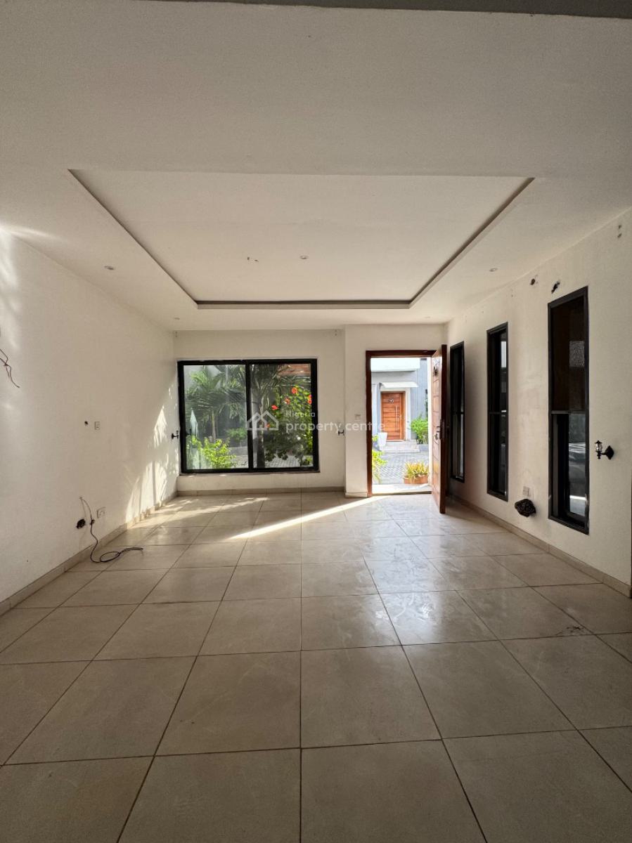 𝐌𝐀𝐈𝐍𝐓𝐀𝐈𝐍𝐄𝐃 4 𝐁𝐄𝐃𝐑𝐎𝐎𝐌 𝐓𝐄𝐑𝐑𝐀𝐂𝐄 𝐃𝐔𝐏𝐋𝐄𝐗, Osapa, Lekki, Osapa, Lekki, Lagos, Terraced Duplex for Rent