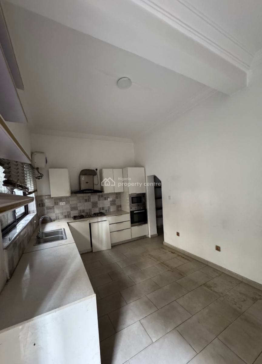 𝐌𝐀𝐈𝐍𝐓𝐀𝐈𝐍𝐄𝐃 4 𝐁𝐄𝐃𝐑𝐎𝐎𝐌 𝐓𝐄𝐑𝐑𝐀𝐂𝐄 𝐃𝐔𝐏𝐋𝐄𝐗, Osapa, Lekki, Osapa, Lekki, Lagos, Terraced Duplex for Rent