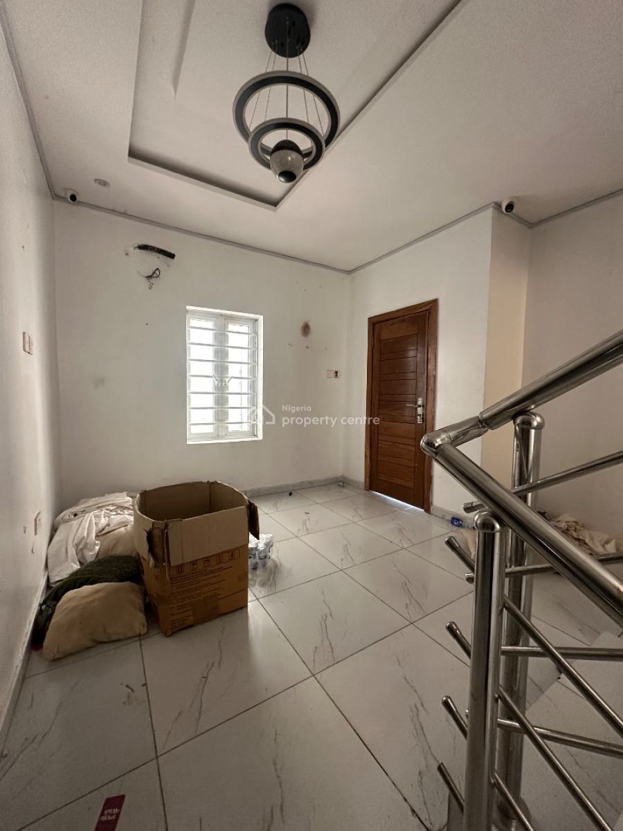 𝐌𝐀𝐈𝐍𝐓𝐀𝐈𝐍𝐄𝐃 5 𝐁𝐄𝐃𝐑𝐎𝐎𝐌 𝐒𝐄𝐌𝐈 𝐃𝐄𝐓𝐀𝐂𝐇𝐄𝐃 𝐃𝐔𝐏, Osapa, Lekki, Osapa, Lekki, Lagos, Semi-detached Duplex for Rent