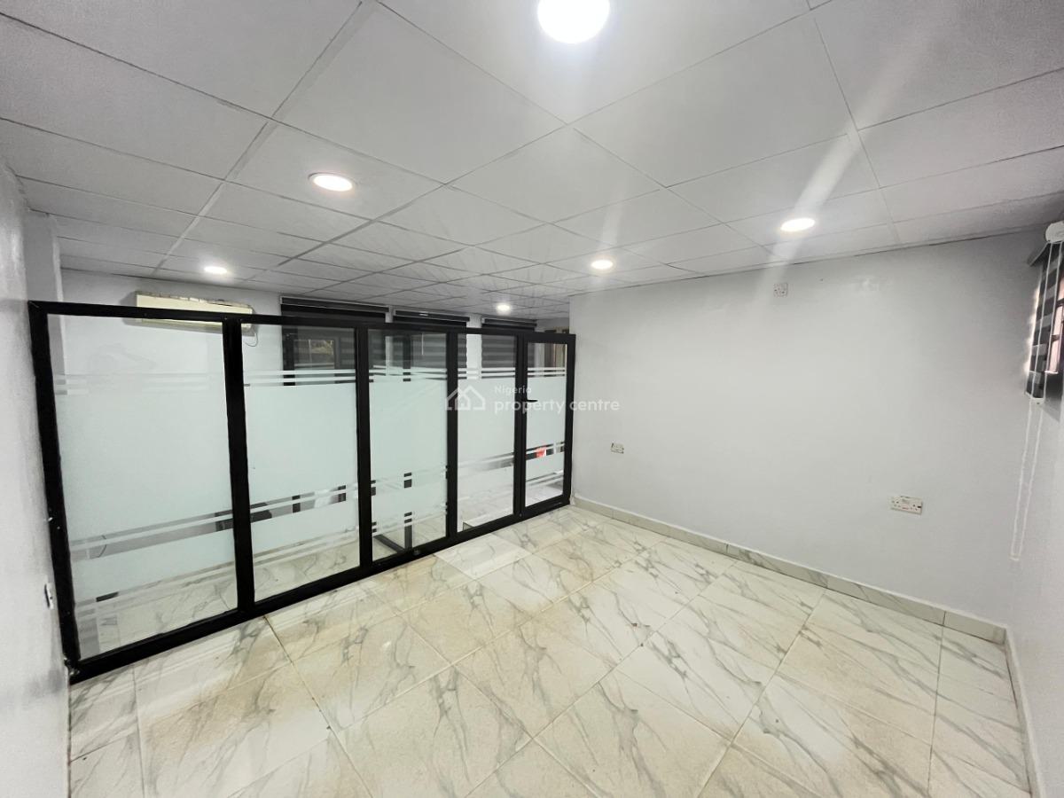 Fully Furnished Work Station, House 54,21 Road Off 2nd Avenue Gwarinpa, Gwarinpa, Abuja, Office Space Short Let