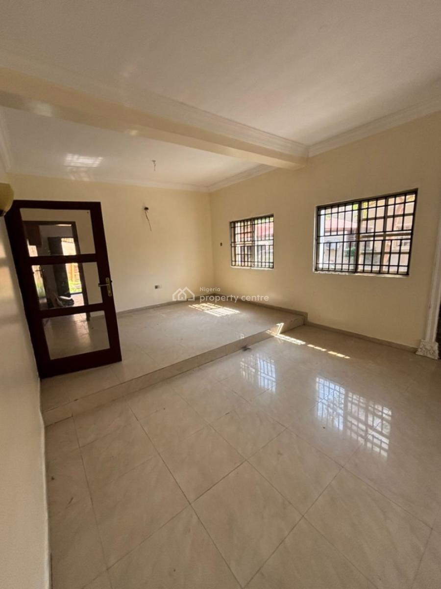 Well-maintained 4-bedroom Duplex with a Massive Compound, Lekki Phase 1, Lekki, Lagos, House for Rent