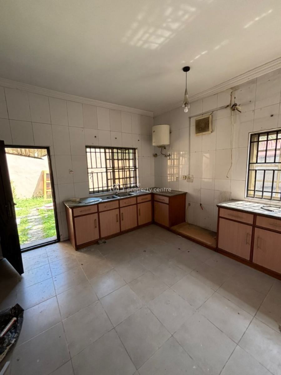 Well-maintained 4-bedroom Duplex with a Massive Compound, Lekki Phase 1, Lekki, Lagos, House for Rent