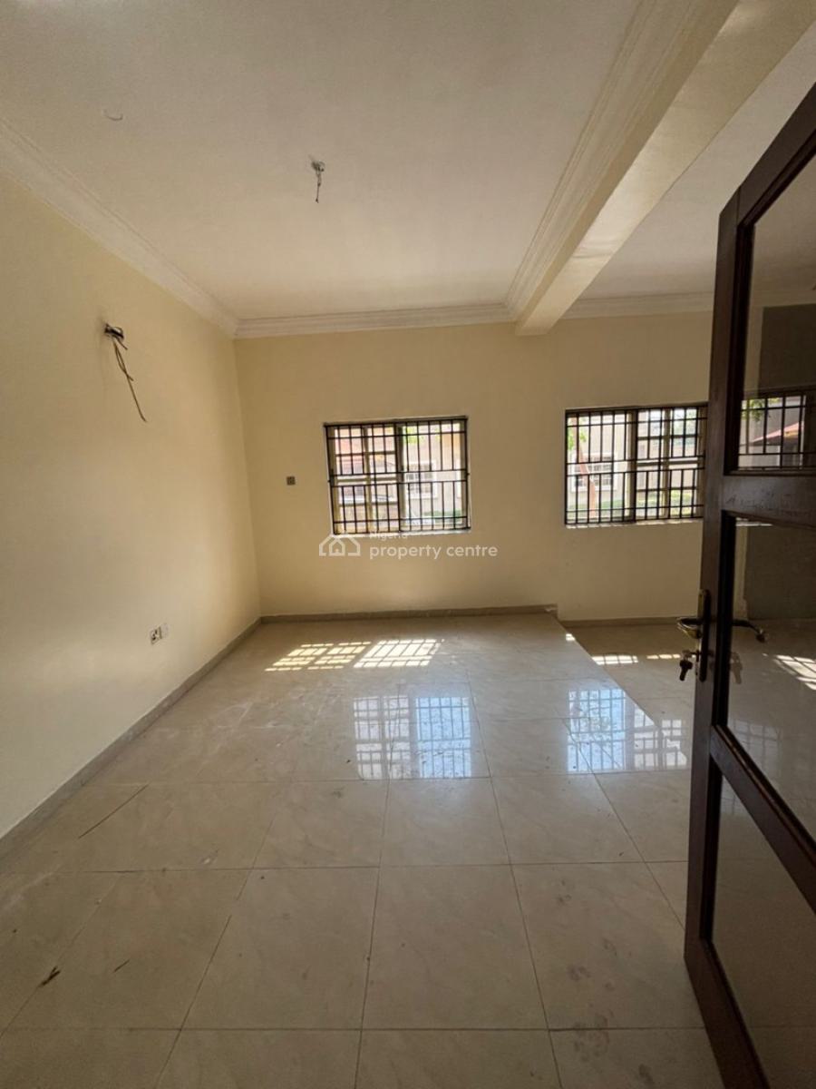 Well-maintained 4-bedroom Duplex with a Massive Compound, Lekki Phase 1, Lekki, Lagos, House for Rent