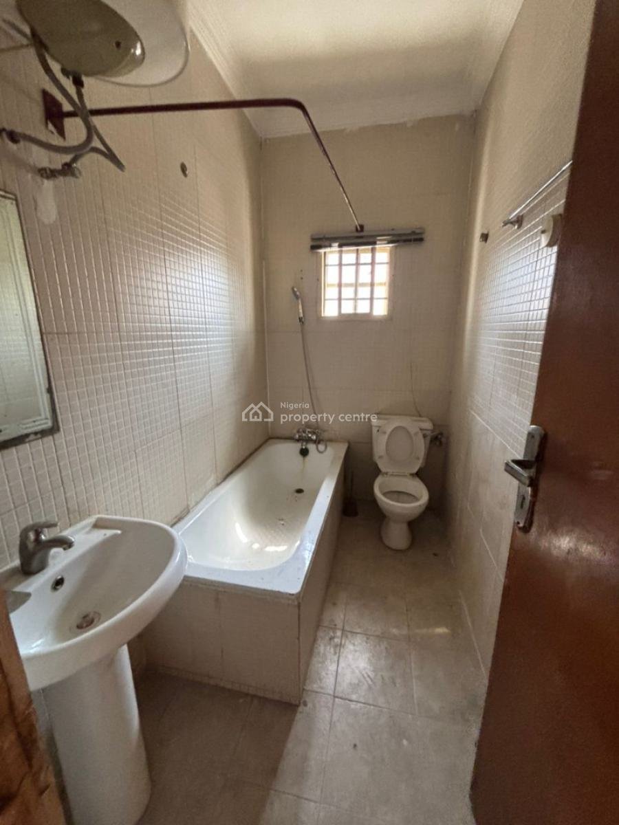 Well-maintained 4-bedroom Duplex with a Massive Compound, Lekki Phase 1, Lekki, Lagos, House for Rent