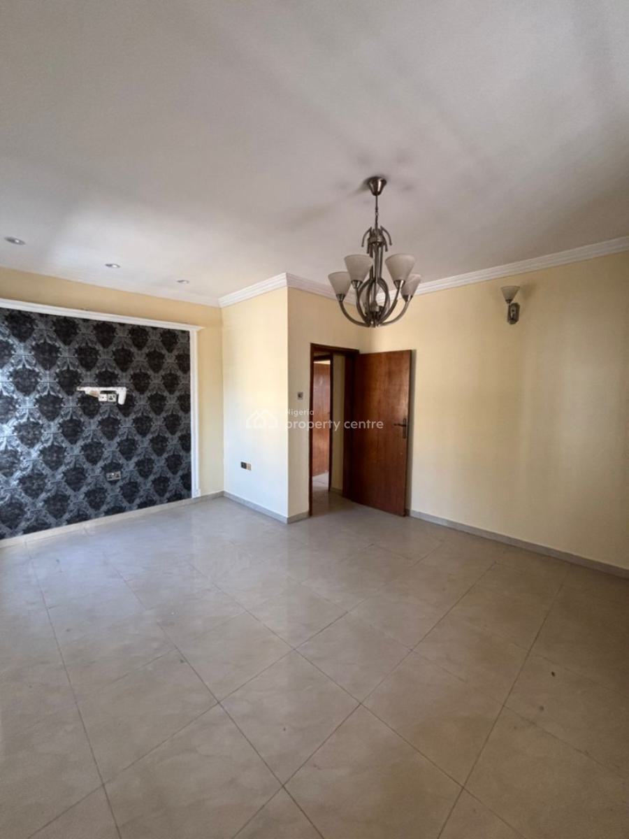 Well-maintained 4-bedroom Duplex with a Massive Compound, Lekki Phase 1, Lekki, Lagos, House for Rent